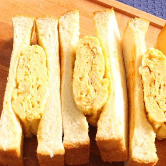 おうちでピクニック気分　手作りだし巻き卵＆えびカツサンド