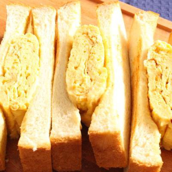 おうちでピクニック気分　手作りだし巻き卵＆えびカツサンド