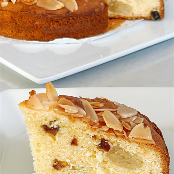 手作りマジパン入りのアーモンドケーキ