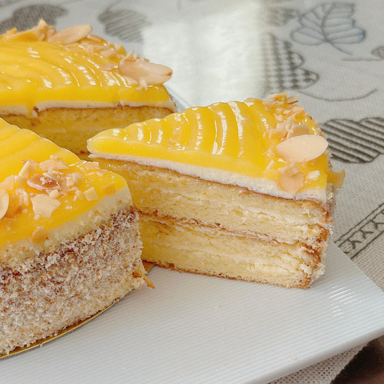 旬のレモンをたっぷり使ったレモンケーキ（Zitronen　Torte）