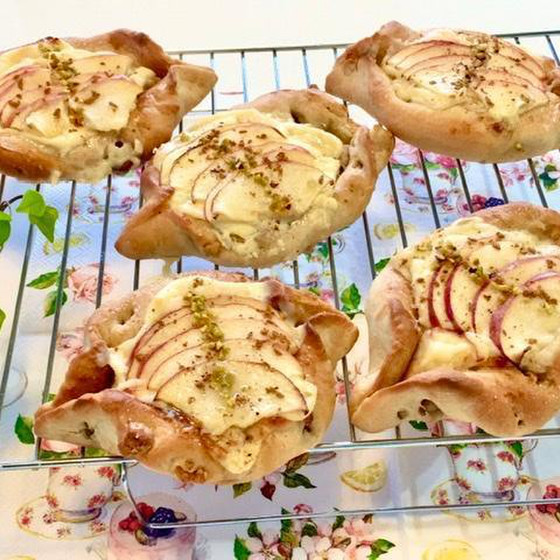 りんごとクリームチーズのライ麦ブレッド
