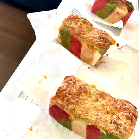 トリコロール食パン