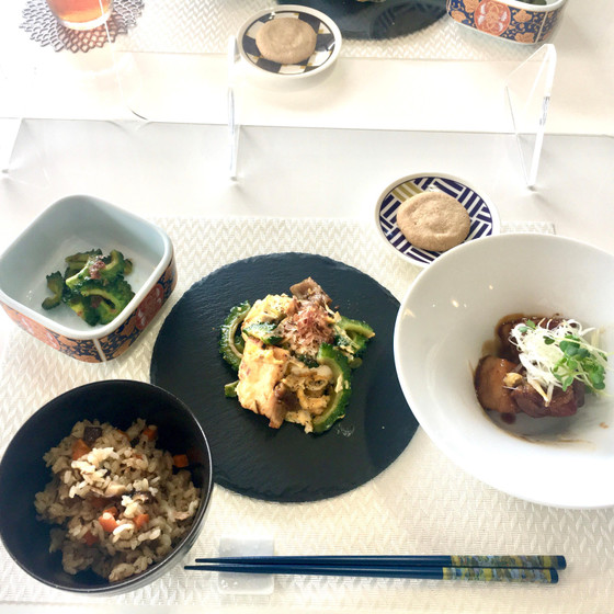 【8月限定シーメニュー】リラシーで沖縄グルメ旅を楽しもう！