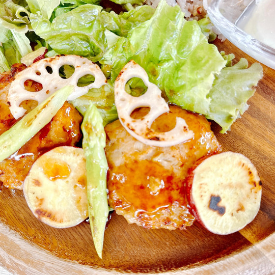 【1】つくねと根菜の照り焼き／雑穀ごはん