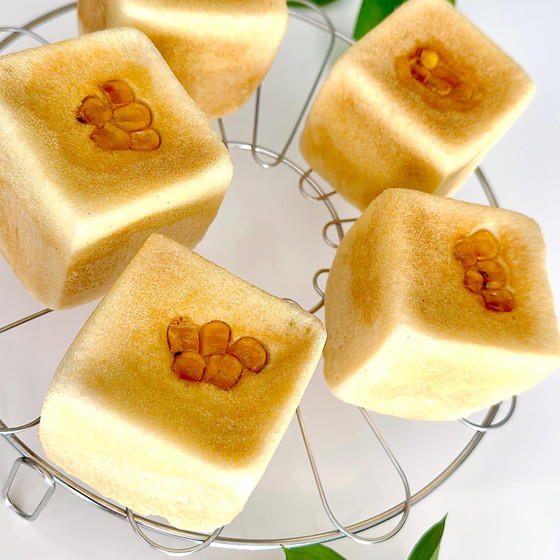  こぼれとうきびのキューブブレッド