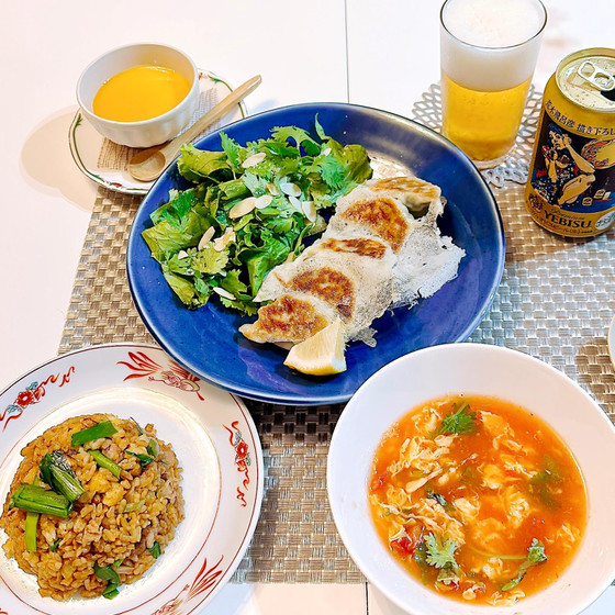 【10月前半限定リラメニュー】トリュフ餃子＆黒炒飯でリラシー流ネオ中華
