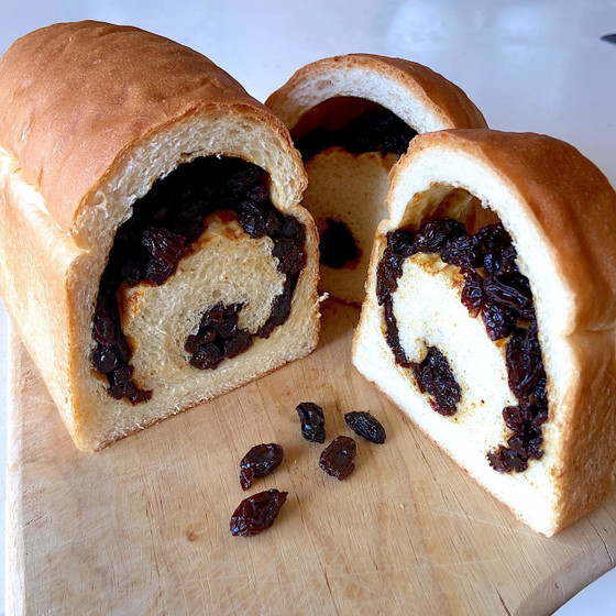 プレミアム限定　ぶどうたっぷり食パン