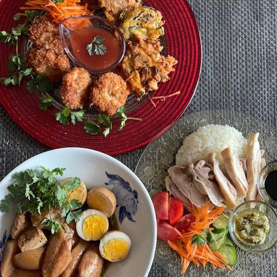 カオマンガイを数種類のソースで！春のタイ料理