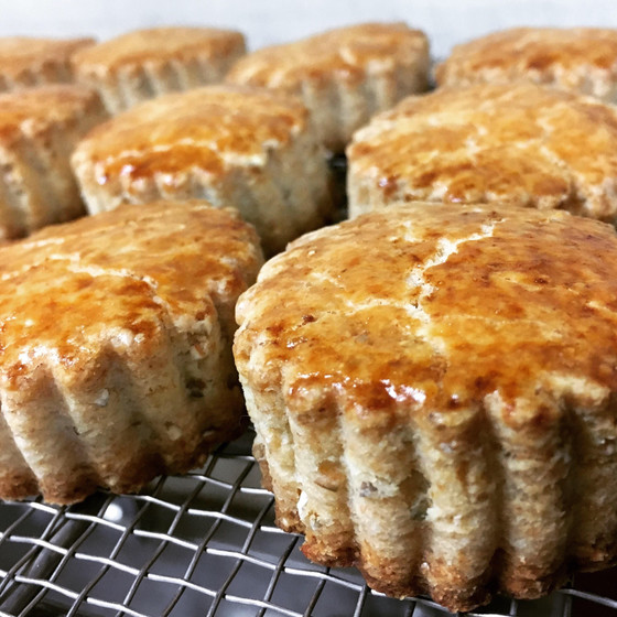 サックサク♪全粒粉、ライ麦粉入り、発酵バターの「スコーン」