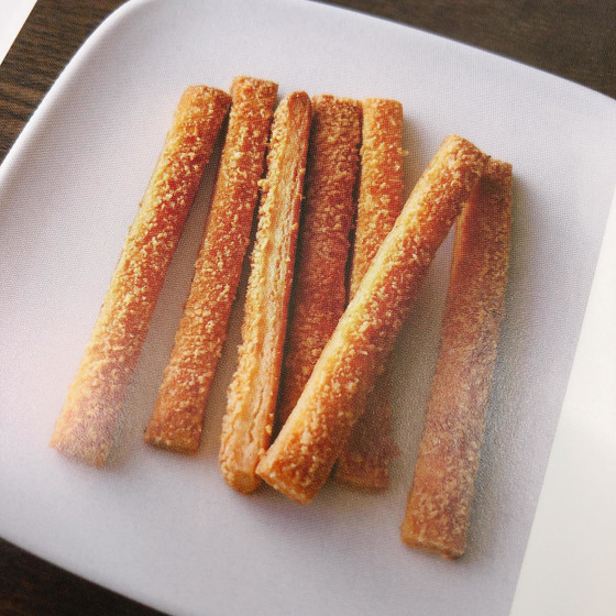 イルプルーの「バトネフロマージュ」チーズの甘くないクッキー