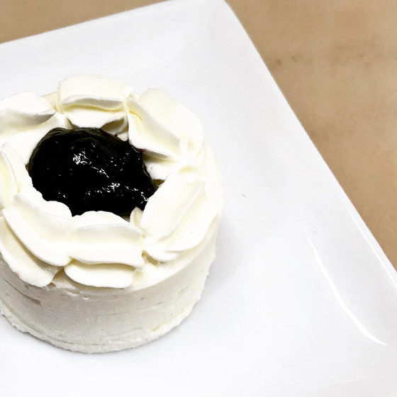夏の冷蔵庫に欠かせない！冷んやり定番デザートをプロにケーキ屋で習う「レアチーズケーキ」