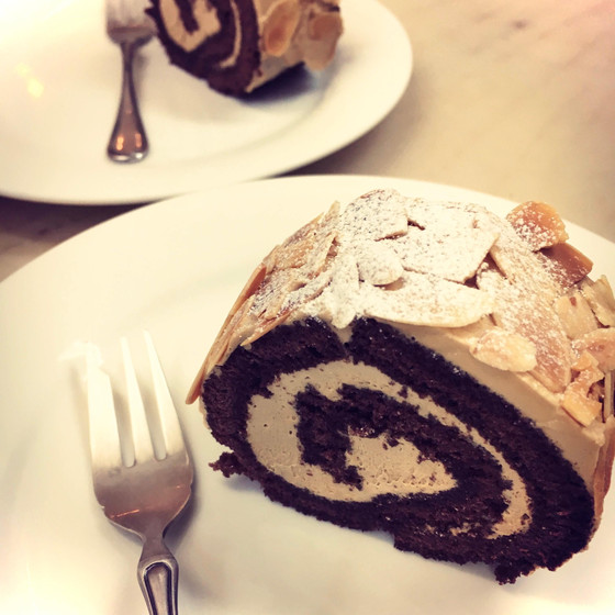 しっとり美味です☆コーヒーとチョコレートの「コーヒーロール