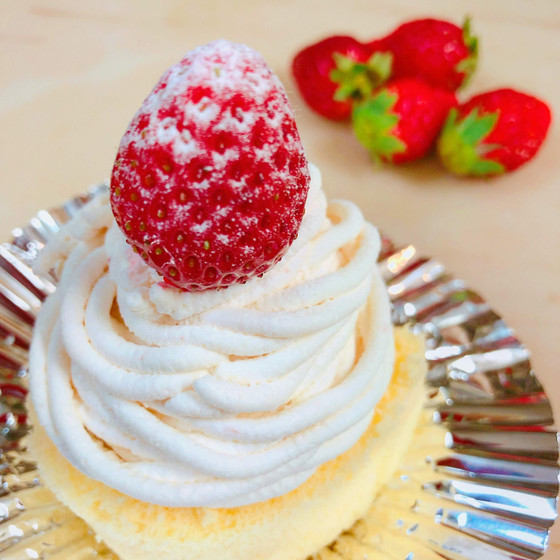 可愛く作る「いちごモンブラン」ロールケーキ作り&モンブラン絞り