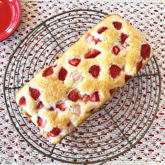とにかく簡単！春の「いちごパウンドケーキ」バターのしーっとりが大人気！