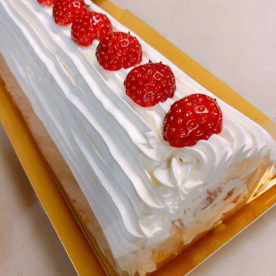 苺と生クリームのケーキ「いちごのビュッシュ」ビアンドレオリジナル