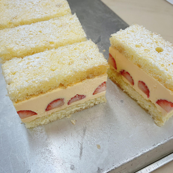 イルプルーの、いちごケーキ「フレーズィエ」newレッスン