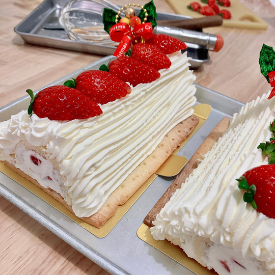 苺と生クリームのケーキ「いちごのビュッシュ・ド・ノエル」ビアンドレオリジナル