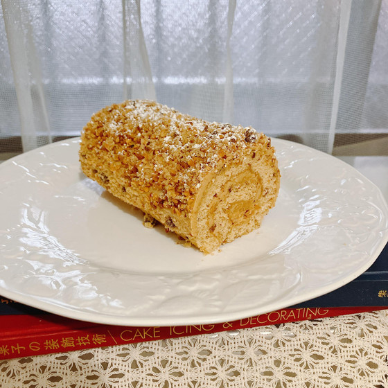 「ピーナッツのロールケーキ」好きな人には分かる、この美味しさ！