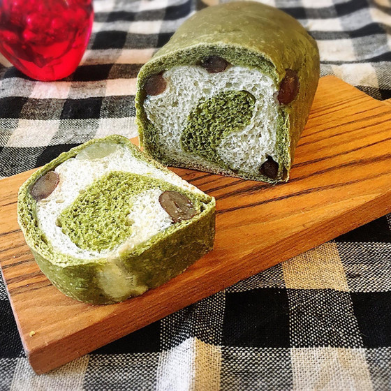 抹茶と甘納豆のくるくるブレッド