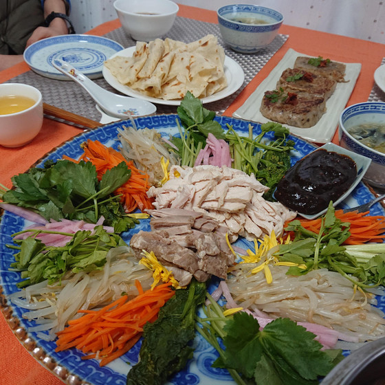レッスン風景です！
鶏肉紹興酒蒸や季節のお野菜を春餅で