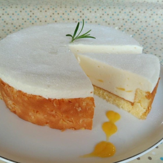 暑さも吹き飛ばす！はちみつレモンのチーズムースケーキ　　レモンカード付き