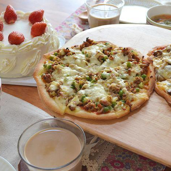 ふんわり苺ショートケーキとサクサクピザでパーティーを華やかに