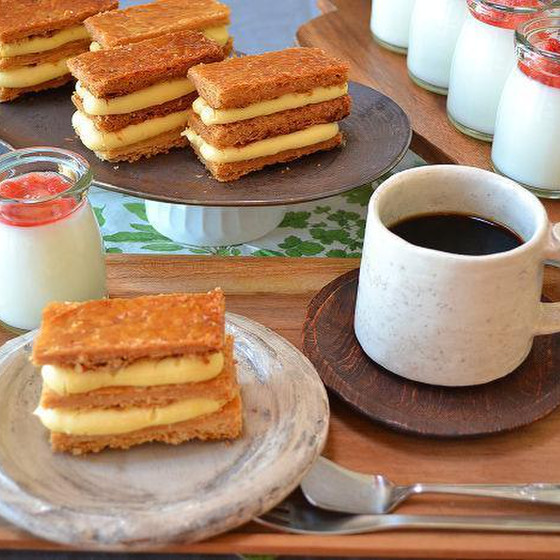 サクサク！ミルフィーユ＆杏仁豆腐に季節のフルーツをのせて♪