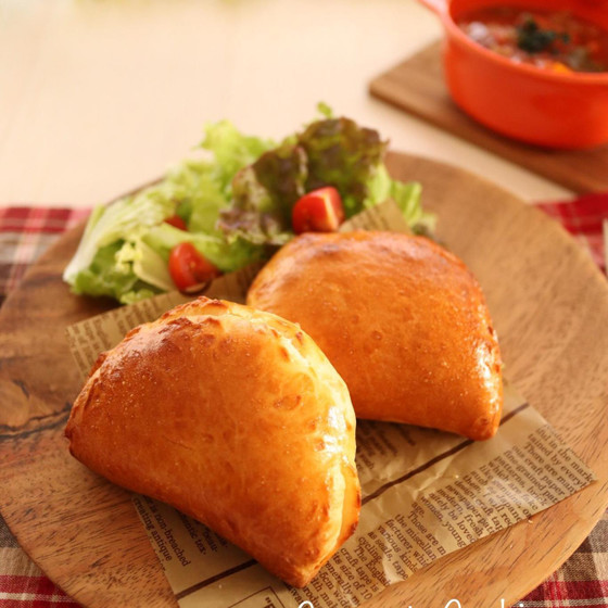 生地から作る包みピッツァ「カルツォーネ」