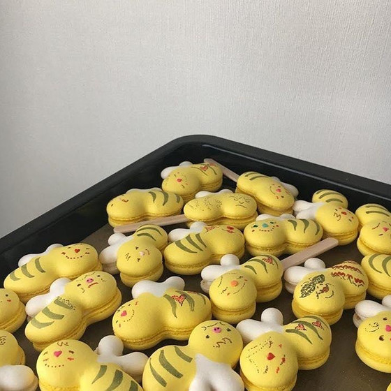 「みつばちのマカロン」を作りましょう！
