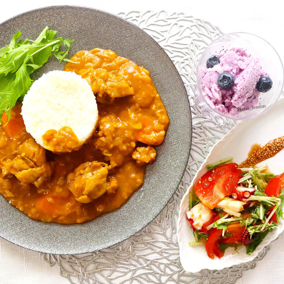 【7月キッズまたは親子】①カレー粉から作る本格チキンカレー②タコとトマトの中華風サラダ③ブルーベリーミルクシャーベット