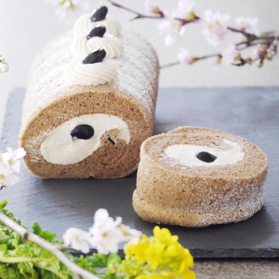 流行りのほうじ茶！和三盆クリーム使用！ほうじ茶黒豆ロール