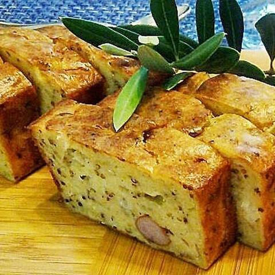 キャベツたっぷりとソーセージのケークサレ