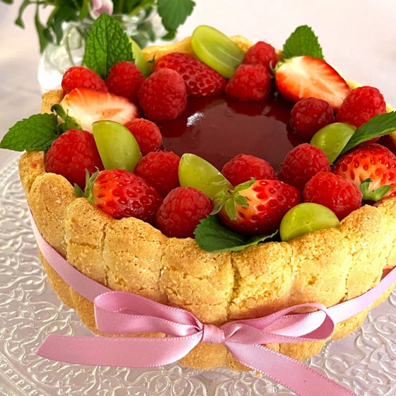 １５ｃｍのフルーツいっぱいのシャルロットフランボワーズ