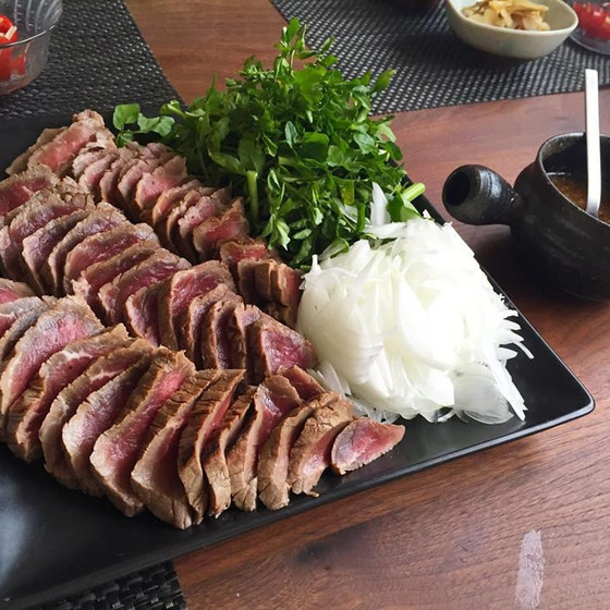 お肉の美味しさをたっぷり味わう。牛たたきの簡単一汁三菜