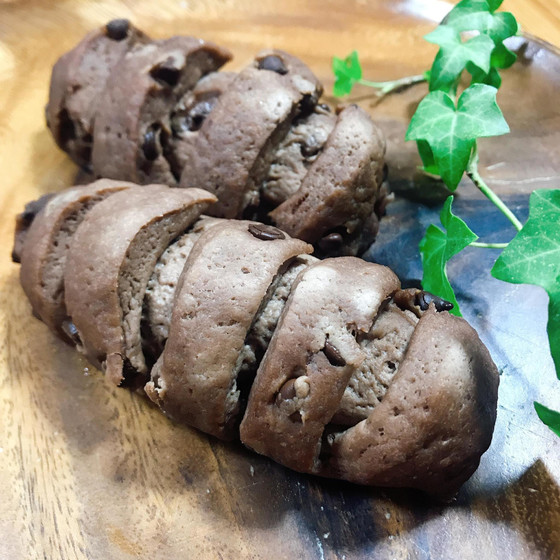 ２月はチョコまみれ　トリプルチョコクリームパン