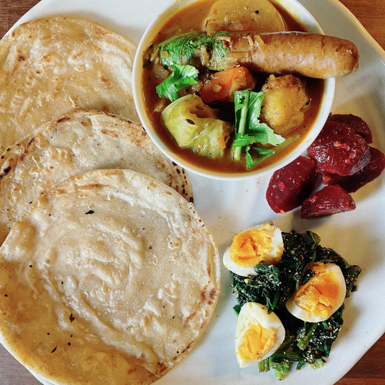 うず巻きパラタとカレーポトフ