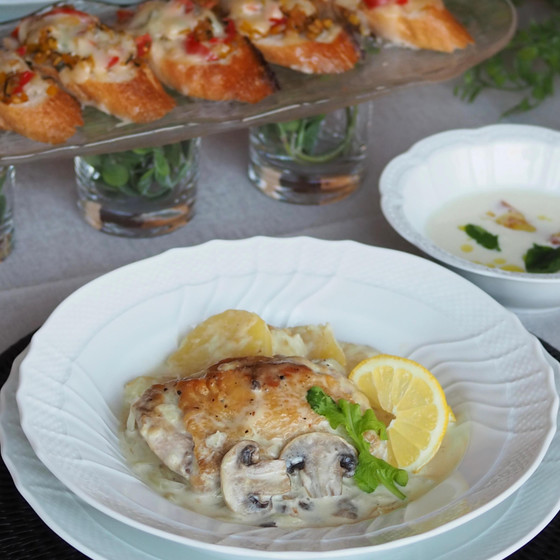 鶏肉のフリカッセ(鶏肉のクリーム煮)レモン添え