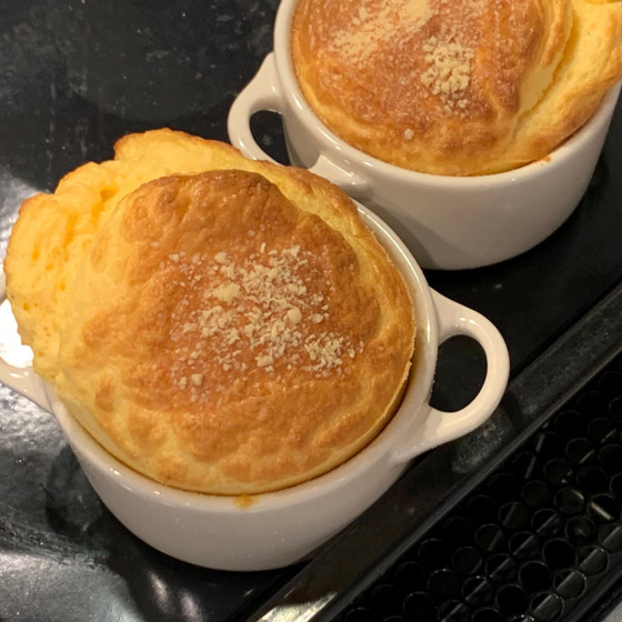 【ハムとチーズのスフレ】
焼きたてフワッフワです。