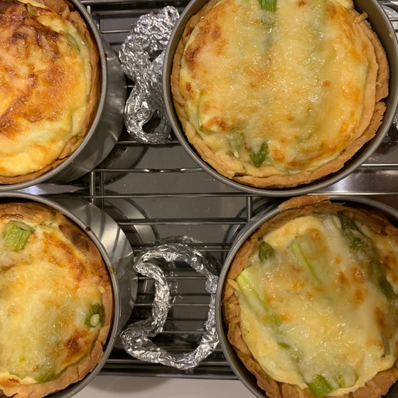 キノコのキッシュをお1人1台お作りいただきます。