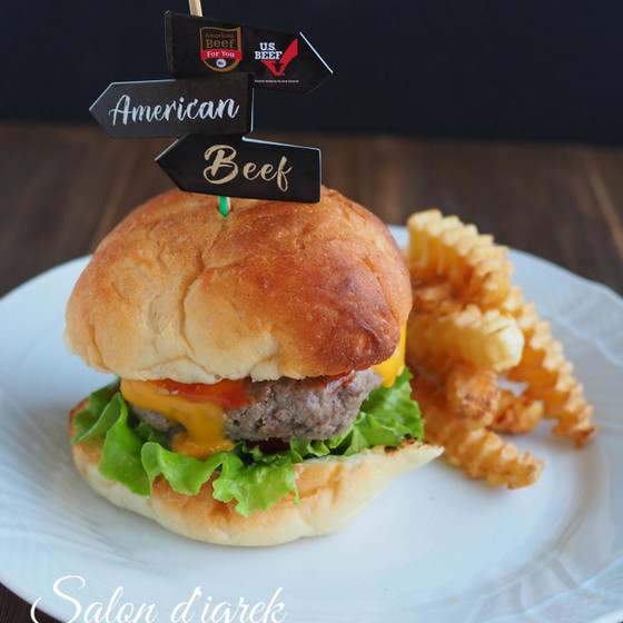 牛肉100%『Lucky7ハンバーガー』専門店の味です