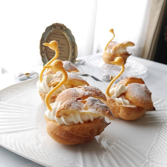 スワンのシュークリーム♡