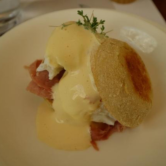 マフィンも作る！エッグベネディクトでカフェ風ランチ