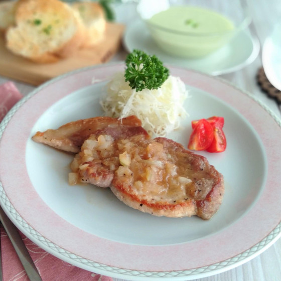 わが家は洋食屋さん「厚切りポークソテーと枝豆ビシソーズ」