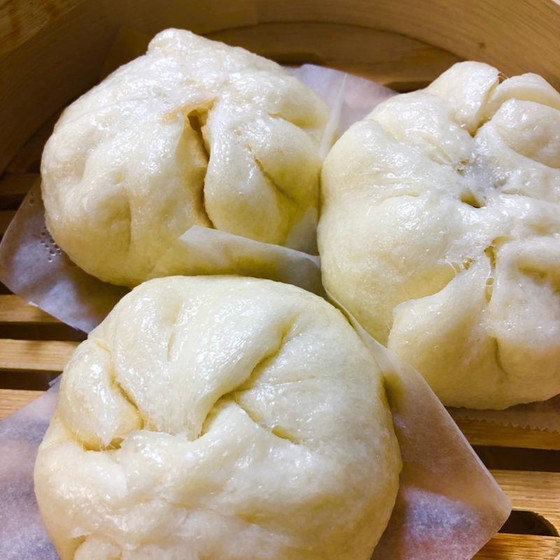 本格蒸籠で蒸す　あつあつ肉まん