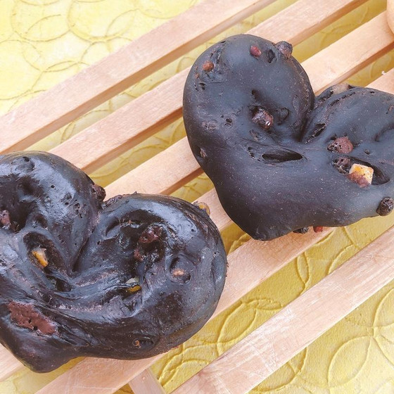 バレンタインのパン　ハートチョコパン