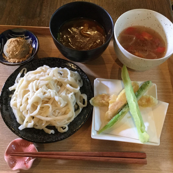 手打ちうどんで、おもてなし