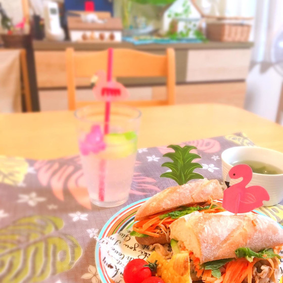 夏休みスペシャルレッスン!! バインミーを食べよう！