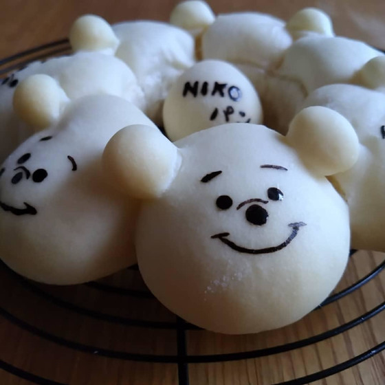 親子レッスンコーンの小さなフォカッチャとプーさんのちぎりパン