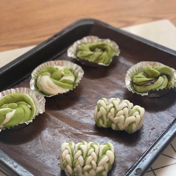 春の抹茶パンと米粉の抹茶スノーボールクッキー