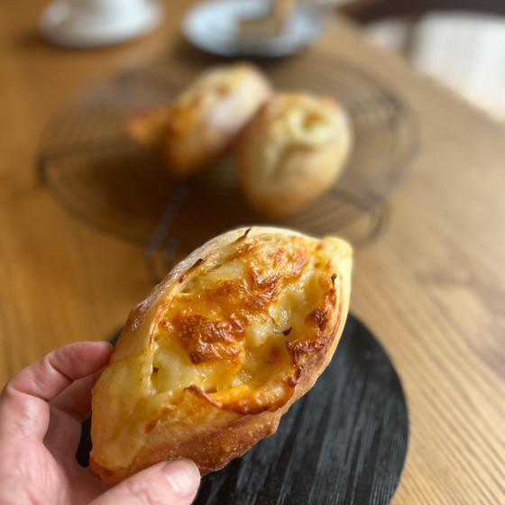 チーズ！チーズ！チーズ！２種のチーズパンと米粉のバスクチーズケーキ